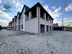 Журавлина (с. Змеенец, Луцкий район) - Продається таунхаус, 95000 $ - АФНУ